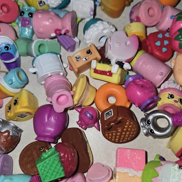 Shopkins Large Bundle 355 Pieces!!! - Picture 5 of 16